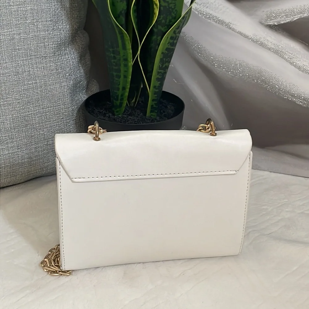 Pretty White Bag - Picture 2 of 8